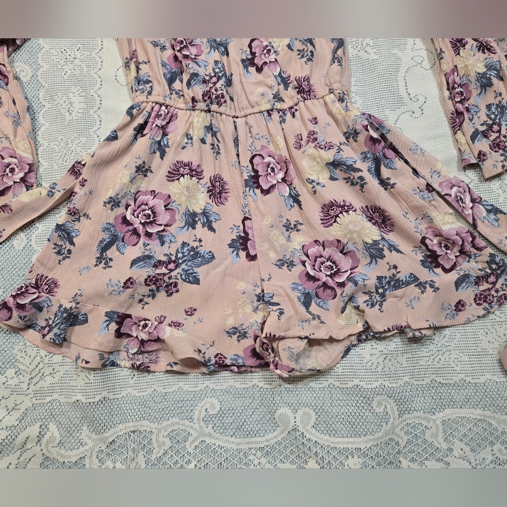 American Eagle, Feminine pink, floral wrap romper, long bell sleeves Size XXS - Picture 6 of 10